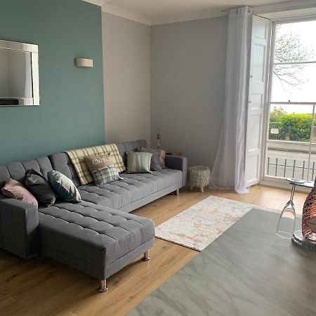 Beautiful Flat With Harbour Views Тенби Экстерьер фото