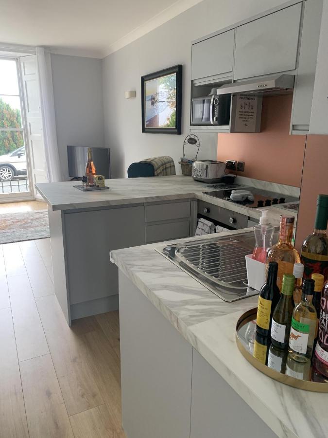 Beautiful Flat With Harbour Views Тенби Экстерьер фото