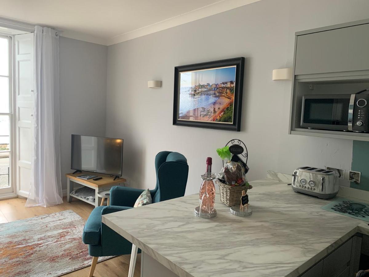 Beautiful Flat With Harbour Views Тенби Экстерьер фото
