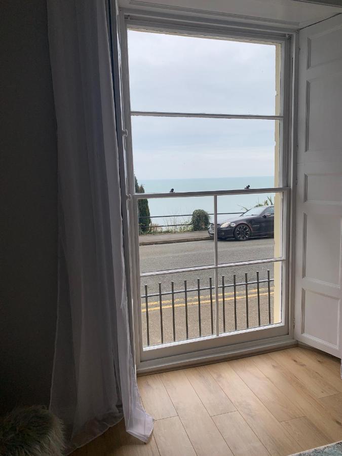 Beautiful Flat With Harbour Views Тенби Экстерьер фото