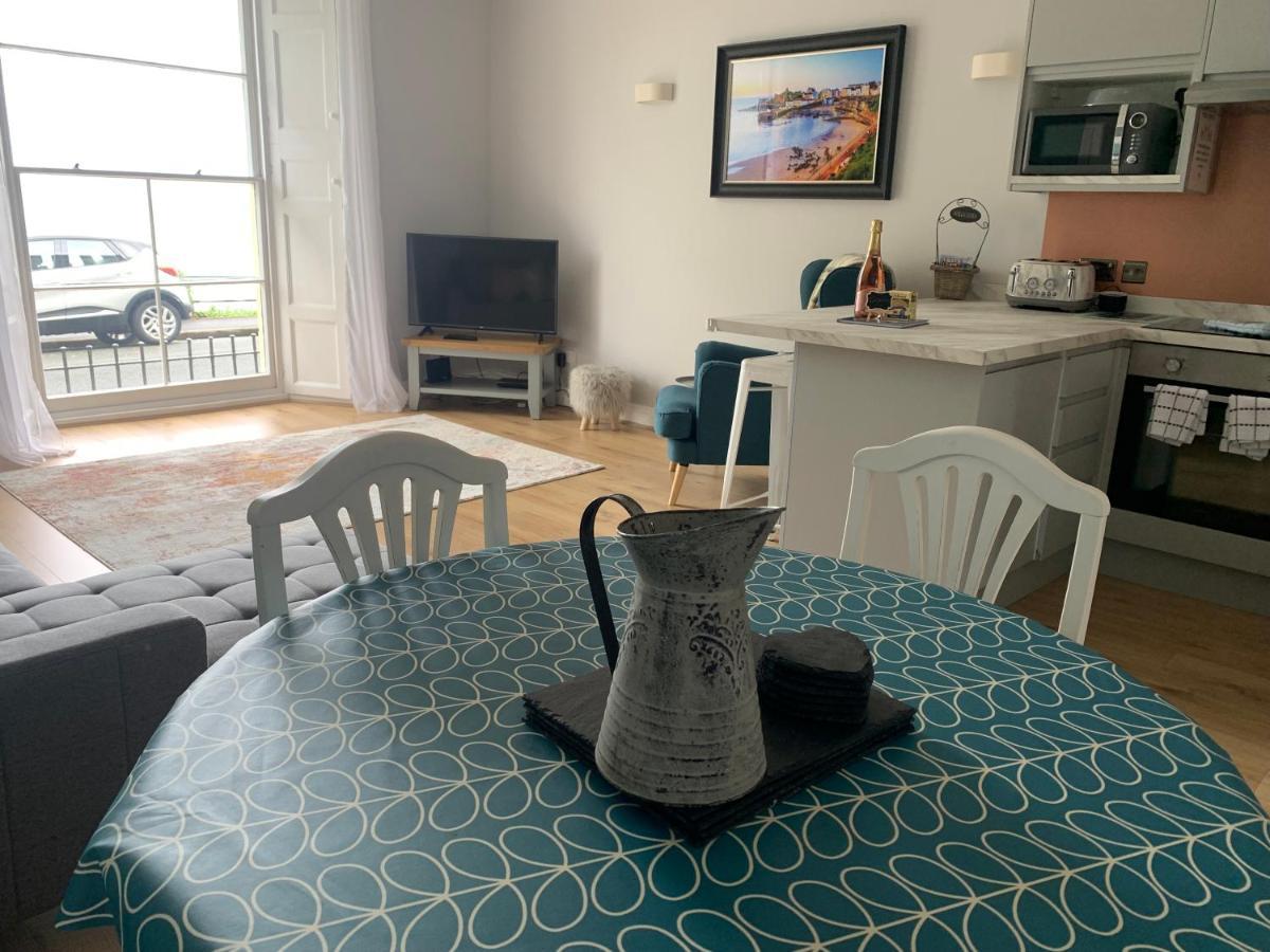 Beautiful Flat With Harbour Views Тенби Экстерьер фото