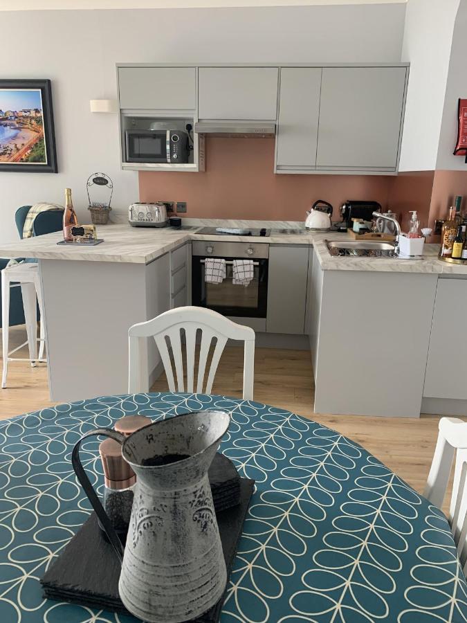 Beautiful Flat With Harbour Views Тенби Экстерьер фото